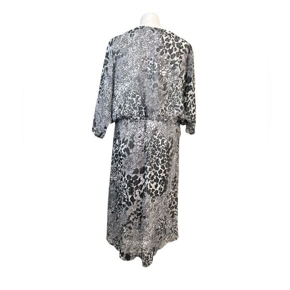 Chico’s maxi dress plus size 3.5/18 black gray animal print flutter sleeve - Picture 4 of 7